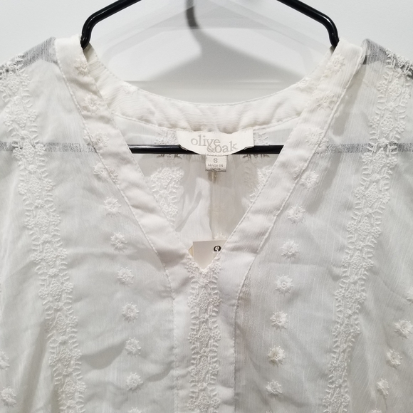 Olive and Oak White Sheer Eyelet Full Shoulder Front Blouse Popover Size S NWT - Picture 6 of 8
